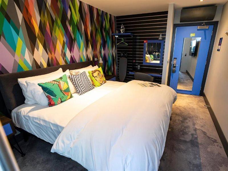 Village Hotel 베이싱스토크 외부 사진