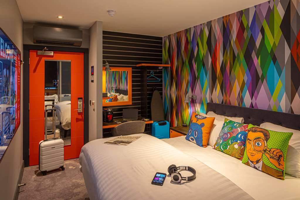 Village Hotel 베이싱스토크 객실 사진