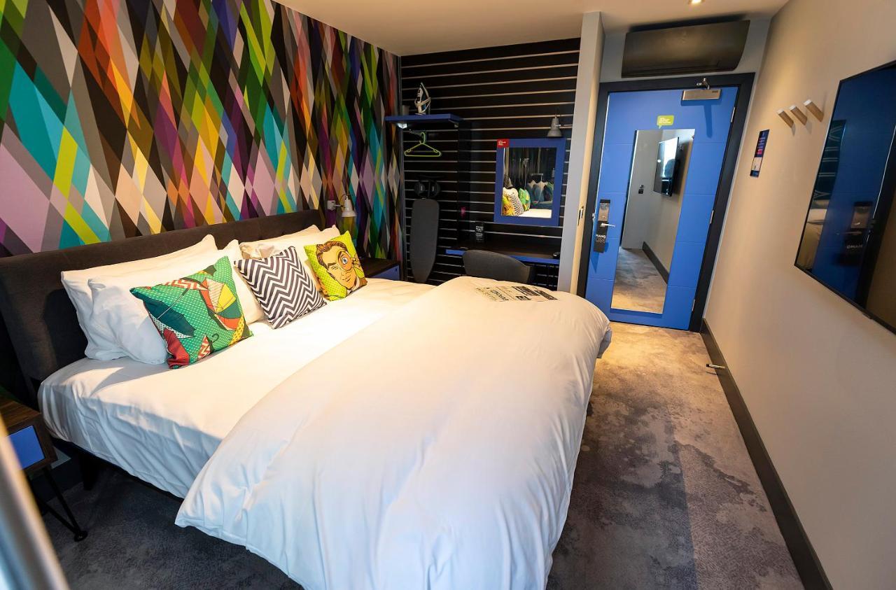 Village Hotel 베이싱스토크 외부 사진
