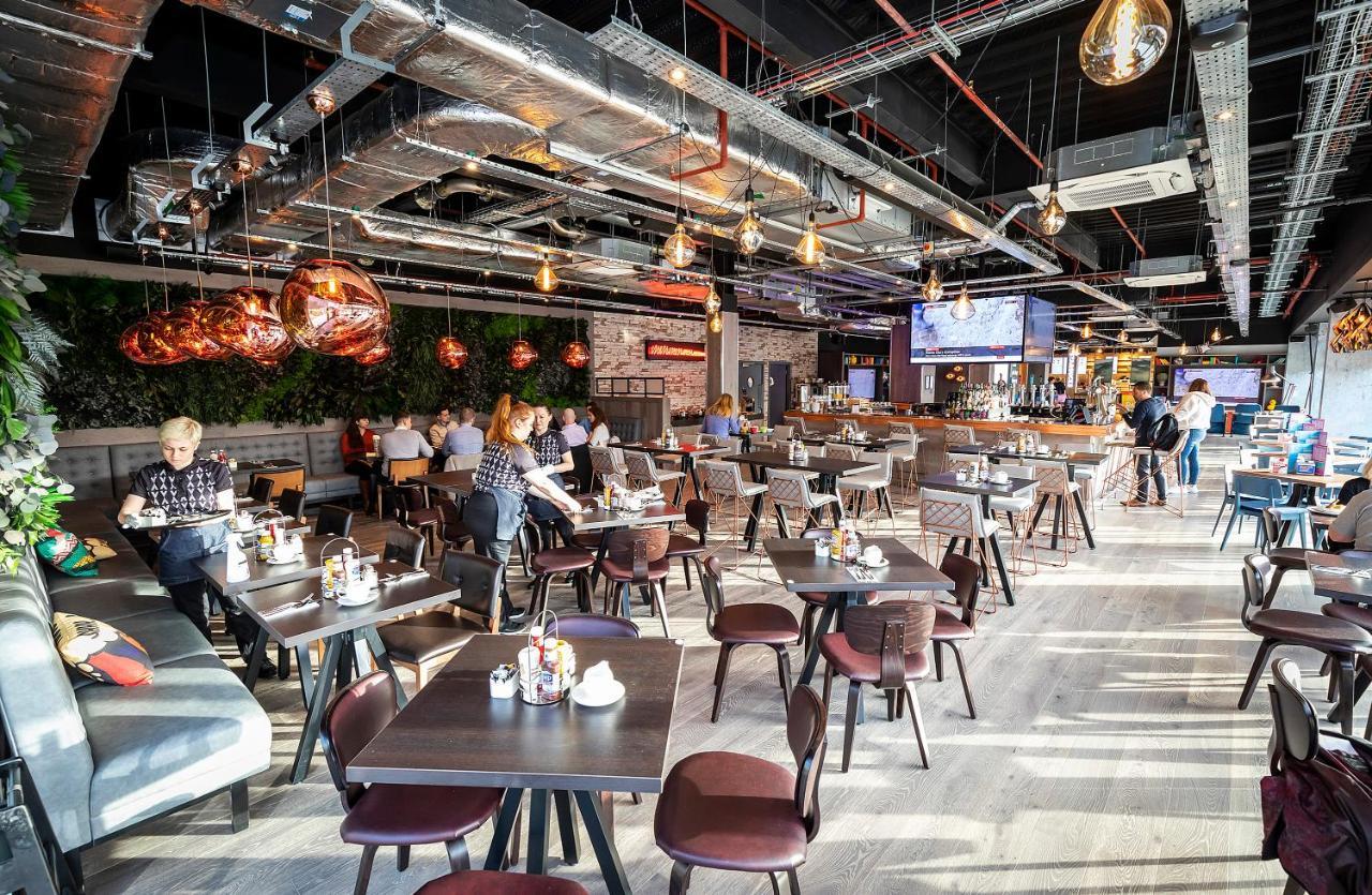 Village Hotel 베이싱스토크 외부 사진