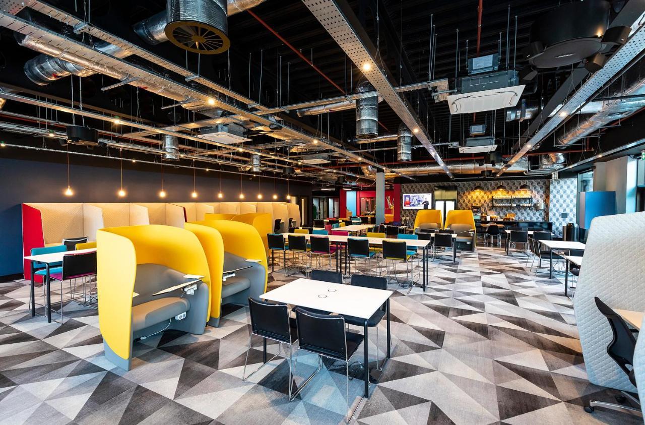 Village Hotel 베이싱스토크 외부 사진